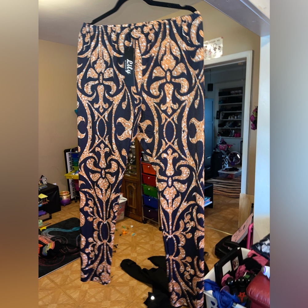 Gold leggings. Item bought was not item received. Before I knew how to return